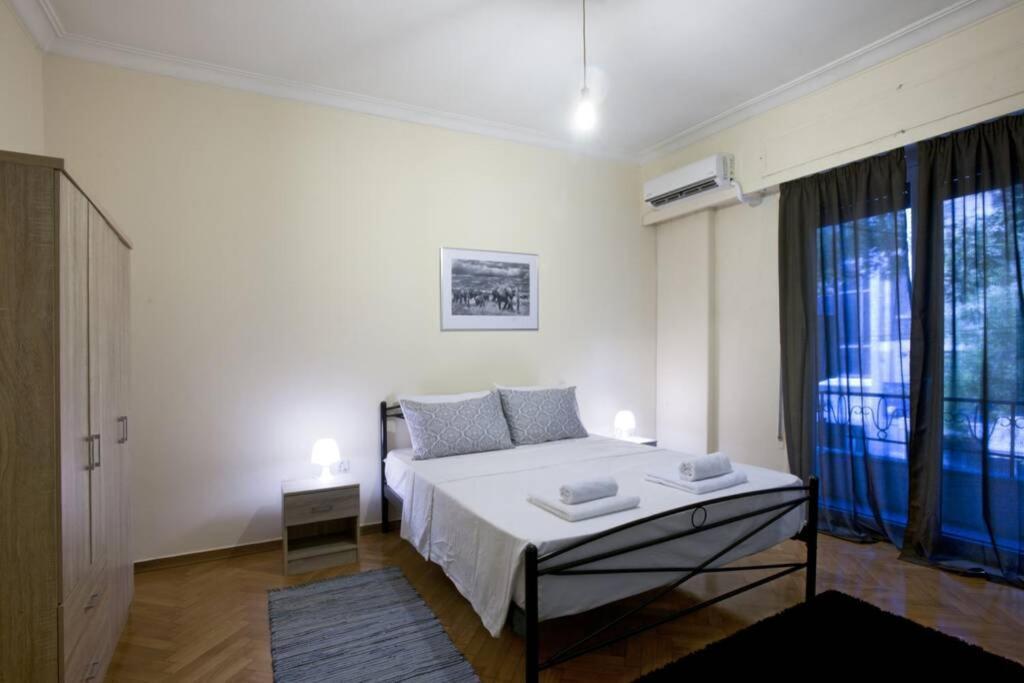 Three Bedrooms Apartment At The Center Of Атина Екстериор снимка